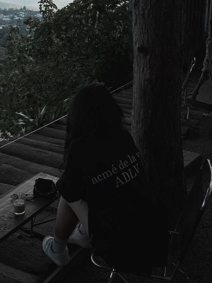 Ảnh girl che mặt lạnh lùng: Cá tính mạnh mẽ 13