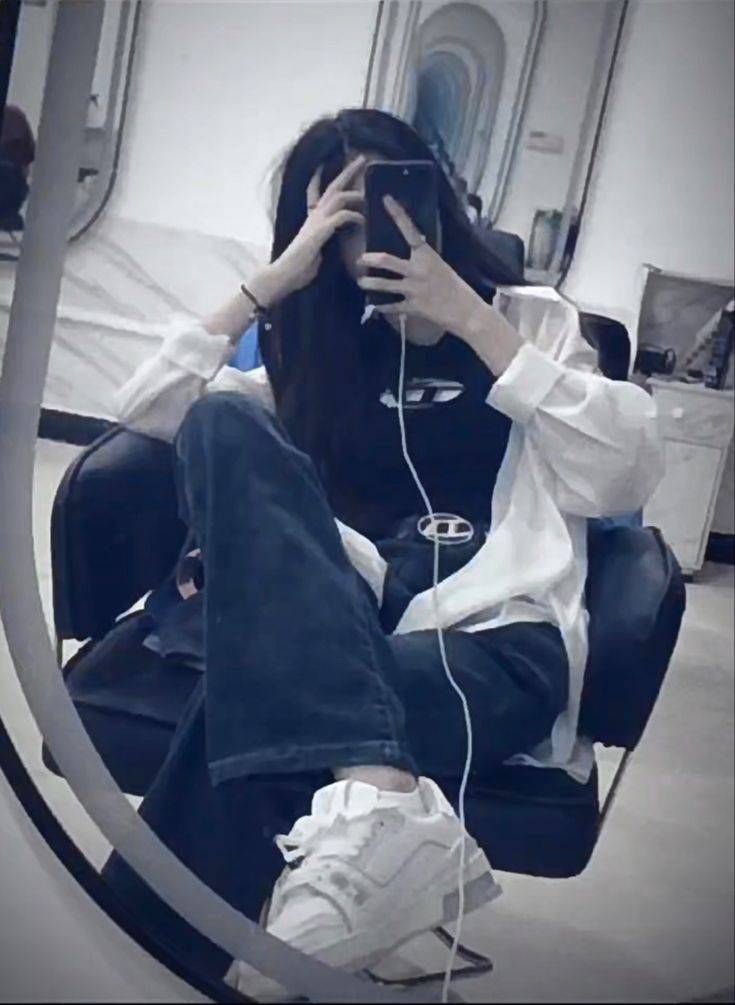 Ảnh girl che mặt lạnh lùng: Cá tính mạnh mẽ 5