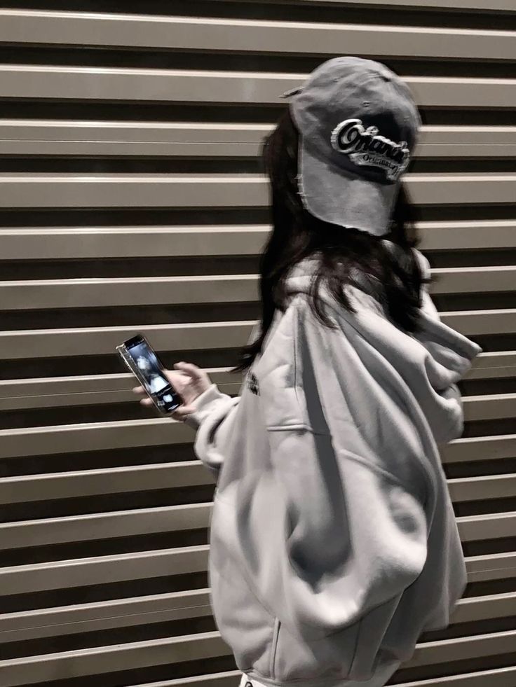 Ảnh girl che mặt lạnh lùng: Cá tính mạnh mẽ 12