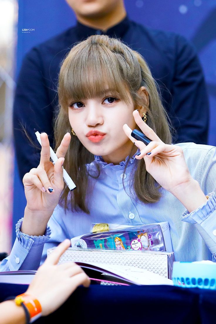 Ảnh Lisa Thần Thái Đỉnh Cao Đậm Chất Idol