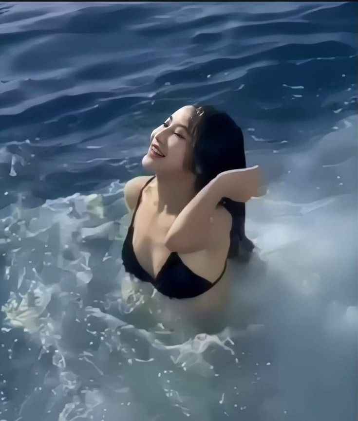 Gái Xinh Mặc Bikini Nhảy TikTok Cực Cuốn